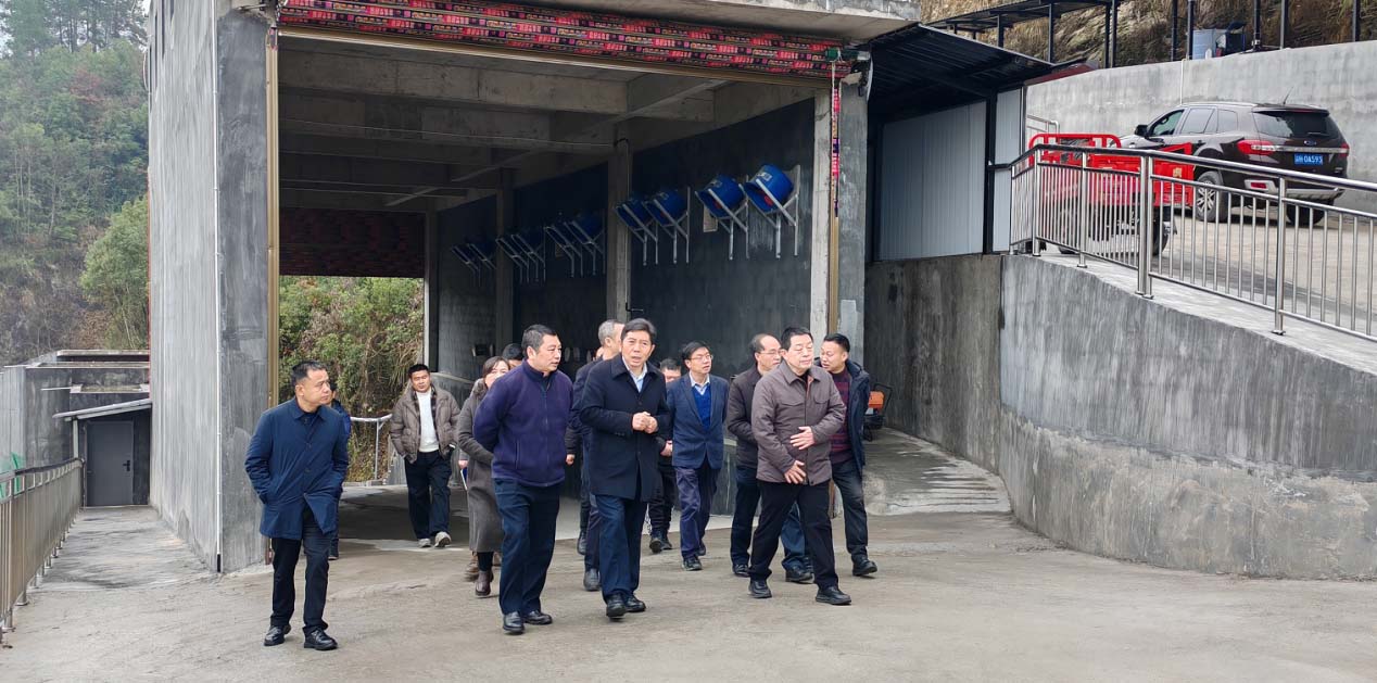 區(qū)政協(xié)主席姚登惠蒞臨69公司 調(diào)研指導(dǎo)工作 區(qū)政協(xié)主席姚登惠蒞臨69公司 調(diào)研指導(dǎo)工作